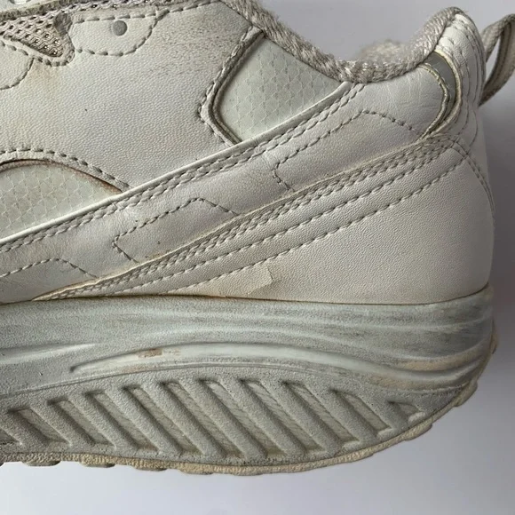 Sketchers Vintage Original Shape Up Toning Sneakers In White - Picture 4 of 9